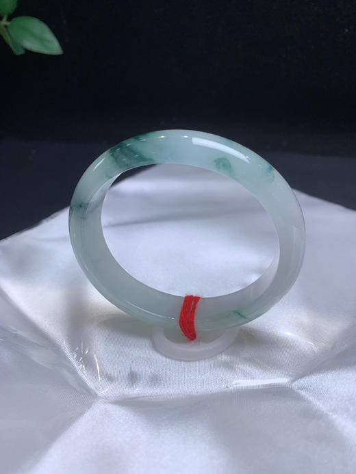 612727，54.6冰飘花贵妃，冰底飘蓝花，局部起光， 花色灵动，整条均匀细腻 商品图1