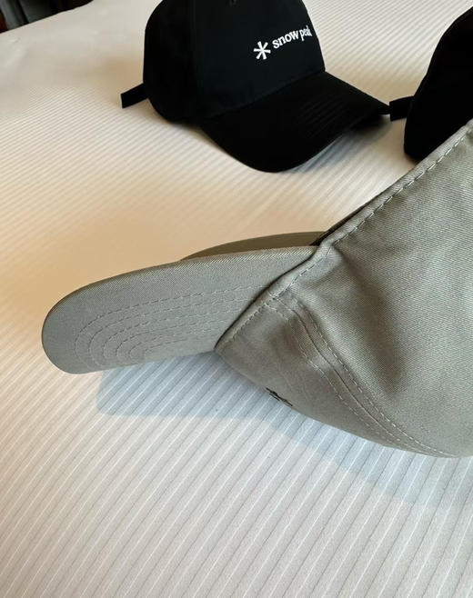 原单正品雪峰春夏款 情侣鸭舌帽，三个色。男女同款，头围可调节。代工厂正单来的，大家看实拍，所见即所得，品质非常高，我带了一下午，这个帽子太喜欢了 商品图8