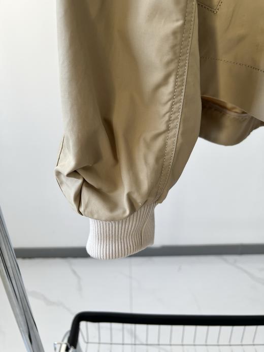 25春款，原单风衣，超级精致的小短款，设计感满满，棉质风衣，面料有质感，挺括有型，内里干净的包边设计，超级上档次，下摆可以抽绳，针织防风袖口，减龄实用，数量不多！ 商品图3