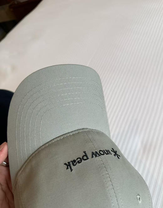 原单正品雪峰春夏款 情侣鸭舌帽，三个色。男女同款，头围可调节。代工厂正单来的，大家看实拍，所见即所得，品质非常高，我带了一下午，这个帽子太喜欢了 商品图6