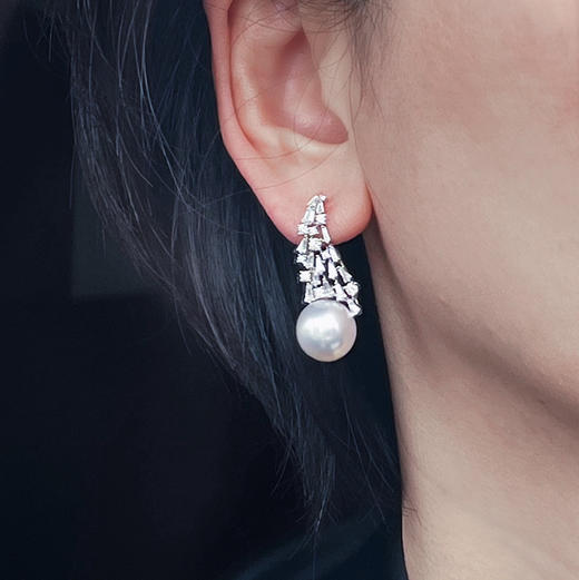 CLASSIC系列 18K镶钻石和南洋珍珠 耳坠 商品图1