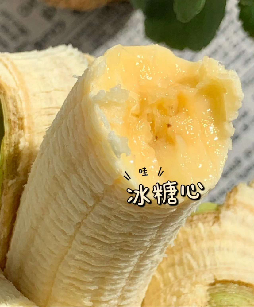 云南威尼斯香蕉
口感甜软细滑，香糯无比～
不泡药不泡保鲜剂，不催熟，真正的健康安全，收到后打开箱子从保鲜袋里拿出来，把水分擦干净，再继续放个苹果两三天就可以香甜无比！5斤/箱