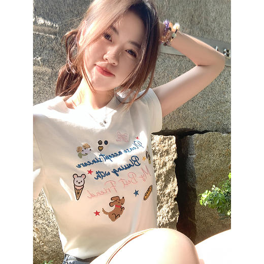 <曾小咸推荐>现货秒杀！微信超特价！百搭白色字母绣花宽松圆领短袖T恤 日常119.99 立减64 秒杀55.99！ 商品图1