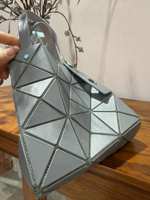 419-6 三宅三月新款 细闪哑光 彩钉 钻石包 热门颜色要等一周 商品图11