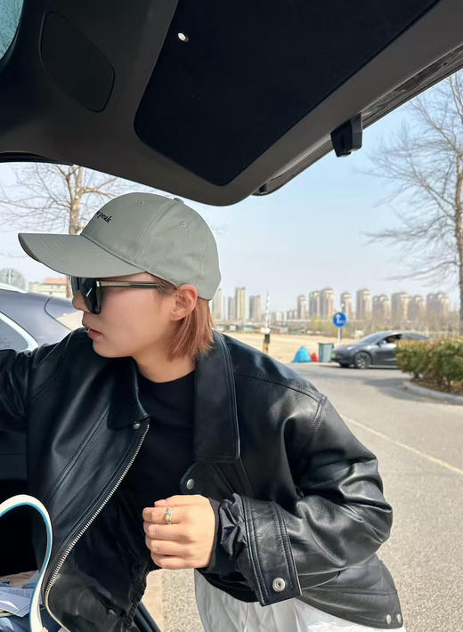 原单正品雪峰春夏款 情侣鸭舌帽，三个色。男女同款，头围可调节。代工厂正单来的，大家看实拍，所见即所得，品质非常高，我带了一下午，这个帽子太喜欢了 商品图9