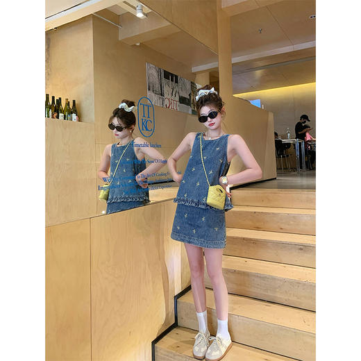 <曾小咸推荐>现货秒杀！最后一波 ！法式蝴蝶结刺绣牛仔背心半身裙两件套 日常319.99 立减180 秒杀139.99！ 商品图3