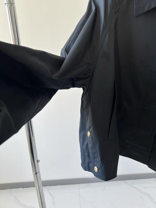 25春款，原单风衣，超级精致的小短款，设计感满满，棉质风衣，面料有质感，挺括有型，内里干净的包边设计，超级上档次，下摆可以抽绳，针织防风袖口，减龄实用，数量不多！ 商品图4