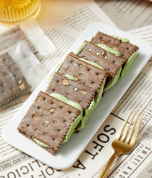 牛轧饼届新作🎁可可×开心果暴击💥台式古早手艺 用料贼扎实！ 甜原柿吉可可开心果酱牛轧饼干满满开心果酱牛轧🍪软糯有嚼劲！不齁也不腻 松软且奶香味浓厚！ 商品图1