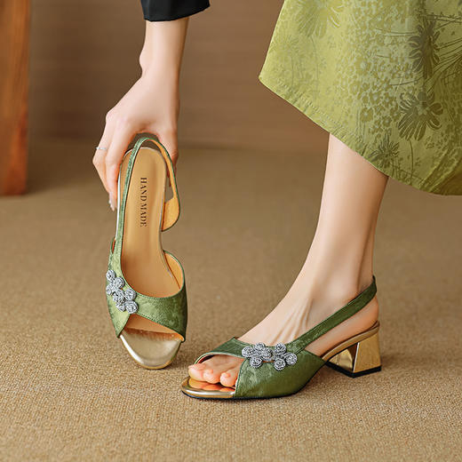 YLY&AA1277绝美新中式复古盘扣鱼嘴一字带凉鞋2025年夏季配旗袍粗跟露趾女鞋 商品图0