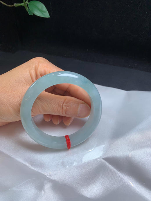 612734，56.5冰晴底手镯，整体冰冰润润的，清新细腻，很秀气 商品图5