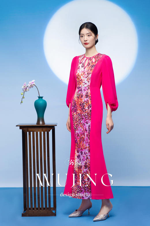 3205100 瑰意玫粉 进口纹理蜂窝缎连衣裙 雾境 商品图3