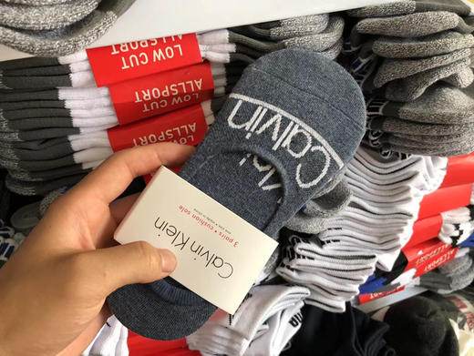 正品CK女士船袜隐形袜 后跟带硅胶！多色混发，基本保证颜色不重复，以黑色 灰色 白色为主。
尺码35-40，一组六双颜色随机 商品图2