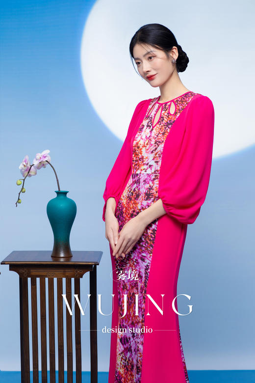 3205100 瑰意玫粉 进口纹理蜂窝缎连衣裙 雾境 商品图2