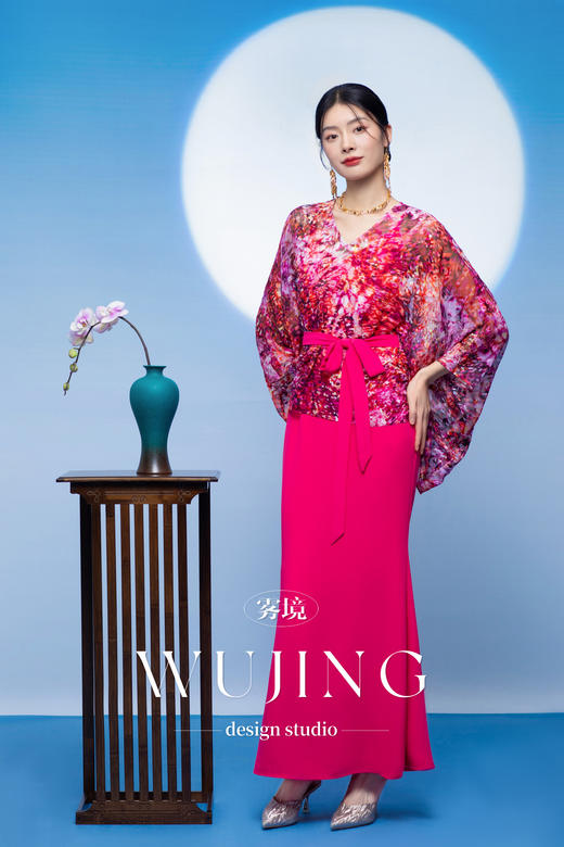 3205001 瑰意玫粉 重磅烧花印花料/进口纹理蜂窝缎上衣＋吊带裙 雾境 商品图3