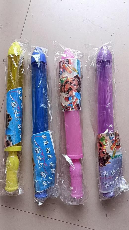 2025爆款烟花水枪 商品图1