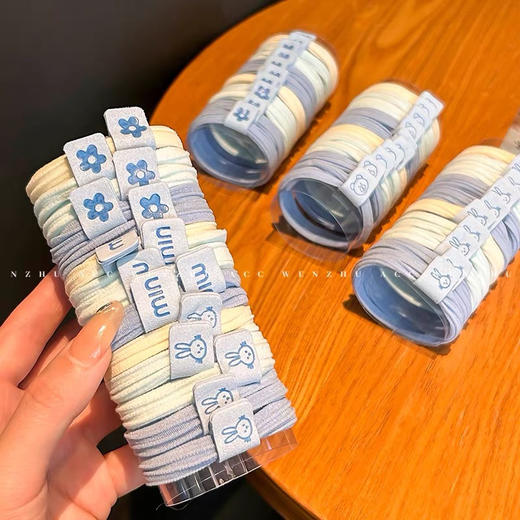 【家居百货】上新啦!	奶油天蓝色发圈40件套!这款儿童高弹力发绳，可爱又实用，扎头发不勒头，轻松打造韩系小公主造型。 商品图4