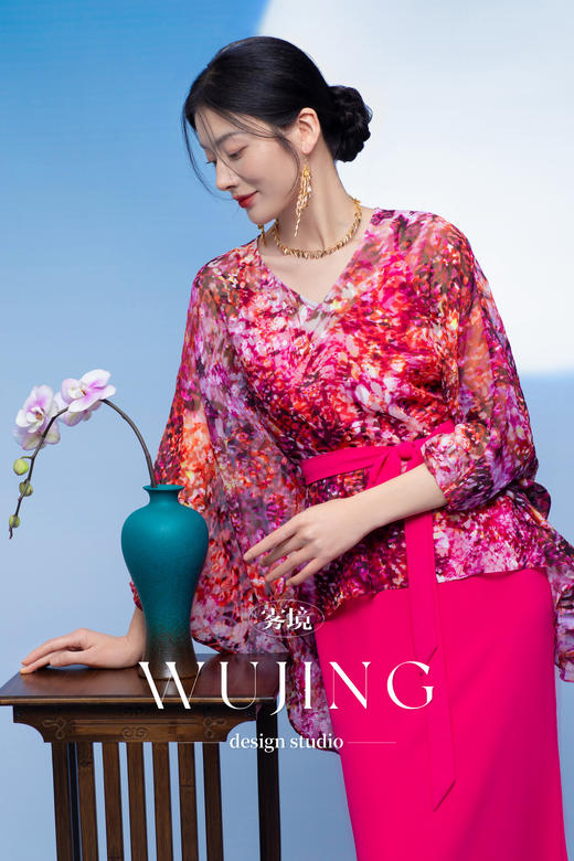 3205001 瑰意玫粉 重磅烧花印花料/进口纹理蜂窝缎上衣＋吊带裙 雾境 商品图0