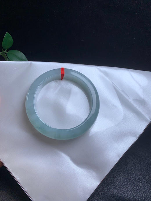 612734，56.5冰晴底手镯，整体冰冰润润的，清新细腻，很秀气 商品图4