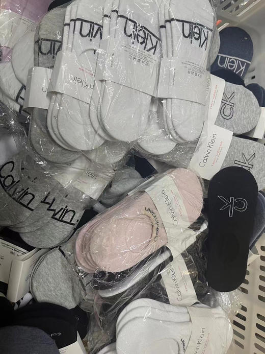 正品CK女士船袜隐形袜 后跟带硅胶！多色混发，基本保证颜色不重复，以黑色 灰色 白色为主。
尺码35-40，一组六双颜色随机 商品图3