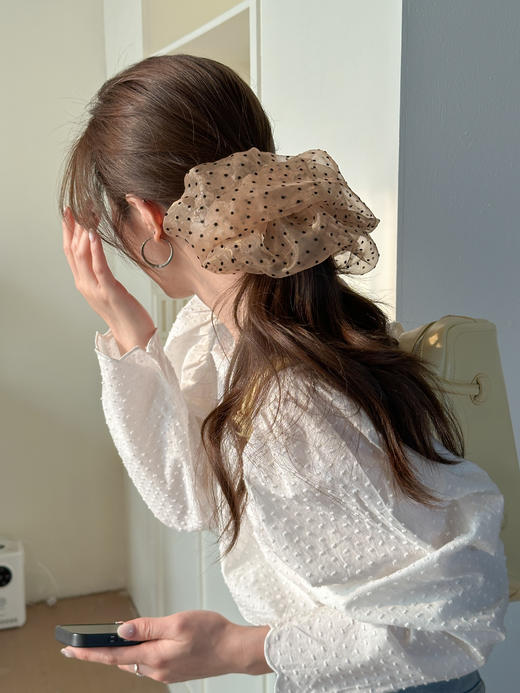 🎀【XINSHE心奢饰春夏法式“波点”发箍、发圈、抓夹】来啦！！💥足足好几款，发夹、发圈、发箍全都有！ 👏修饰发型头型，还拿捏了各种风格，不会太素也不会太花哨☺️可以很女人，可以甜，可以冷！ 商品图4