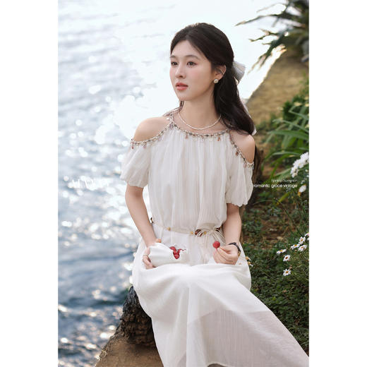 鹿向南「海岛之约」米白色挂脖连衣裙夏日新款露肩气质显瘦长裙女 商品图3