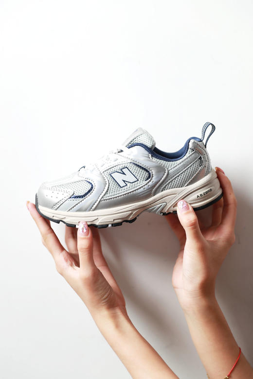 是儿童跑鞋，怎么穿都好看。复古软底美式网面透气运动鞋C042158 商品图7