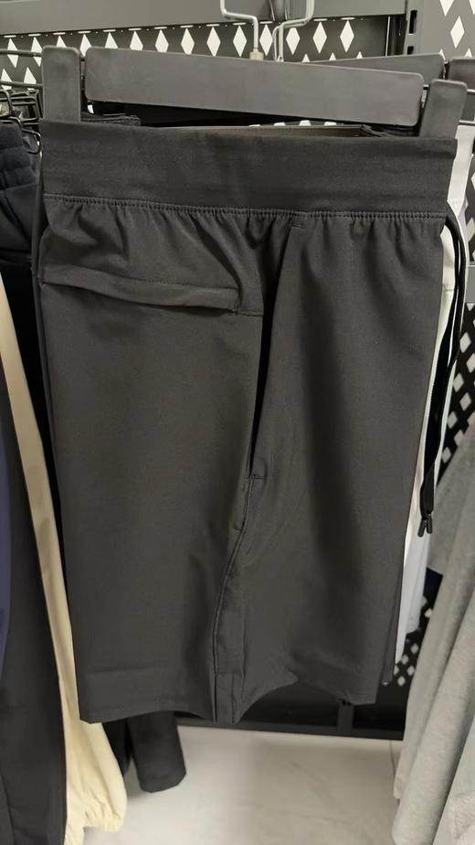 纯正品，越南产，露露乐檬短裤，沙滩裤

lululemon的魅力，绝对你让你影响深刻，

黑色，灰色 ， s-xl，

官网550 商品图3