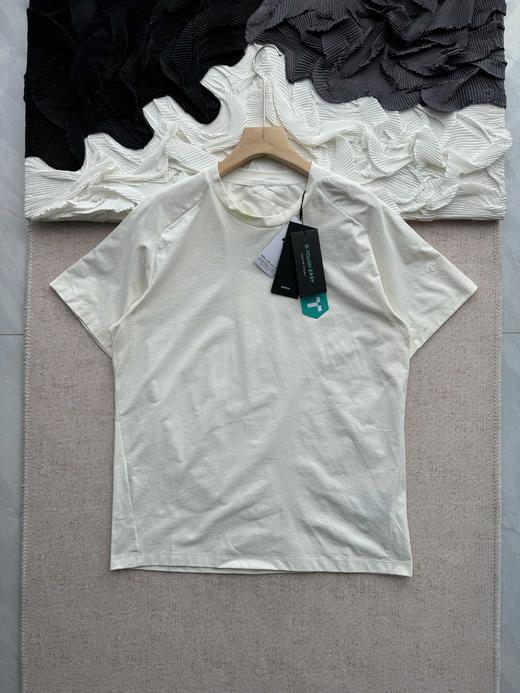 点此购买 迪桑特DUALIS系列都市通勤男士短袖针织衫T恤 LL 316030 商品图1