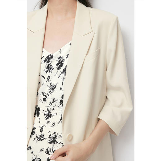 【商场同款】诗凡黎白色职业感西装2025春新款气质外套3F4510611 商品图3