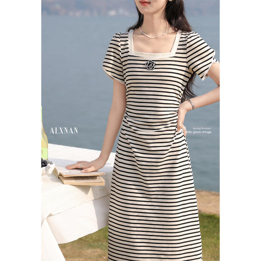 鹿向南「木槿花开」气质黑白条纹方口领连衣裙女夏季A字短袖长裙 商品图1