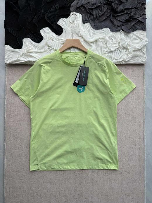 点此购买 迪桑特DUALIS系列都市通勤男士短袖针织衫T恤 LL 316030 商品图4