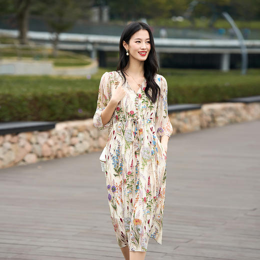 丁摩 夏季新品女V领法式抽绳收腰立体印花真丝连衣裙子5ZF-90472 商品图2