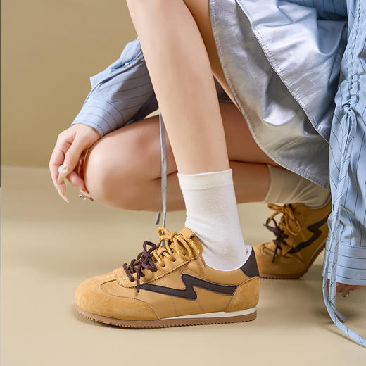 预售7天|Safiya/索菲娅2025复古拼色休闲时尚轻便圆头平底阿甘鞋SFD1112024 商品图3