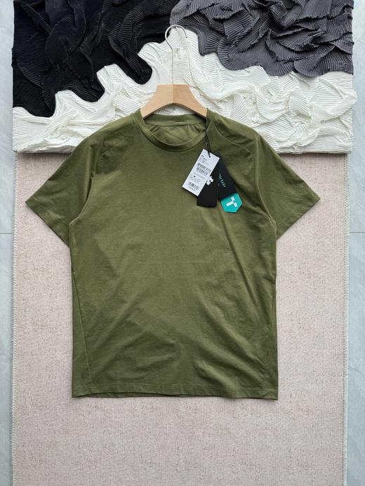 点此购买 迪桑特DUALIS系列都市通勤男士短袖针织衫T恤 LL 316030 商品图3