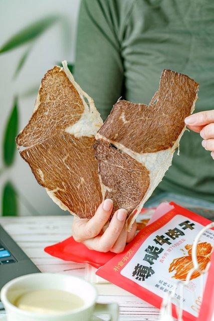薄脆牛肉干，每一片都是大片，配料只有牛肉和盐，脆脆的，特别香，老人小孩也能随心吃👍 基地直邮 商品图2