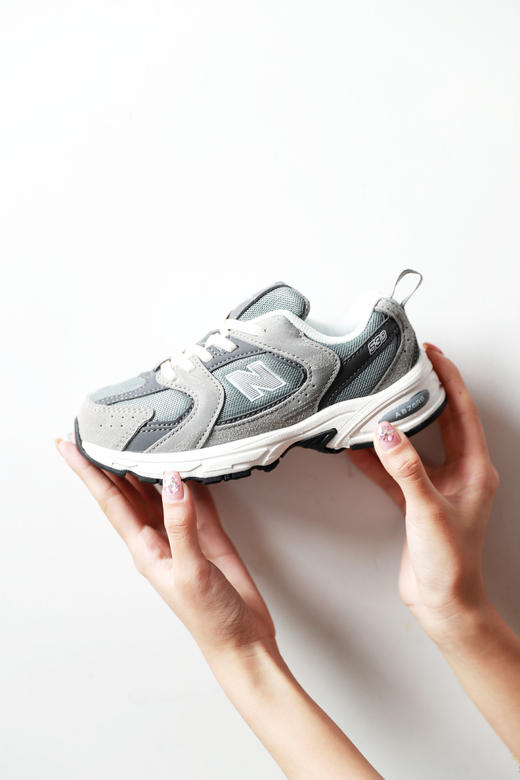 是儿童跑鞋，怎么穿都好看。复古软底美式网面透气运动鞋C042158 商品图14