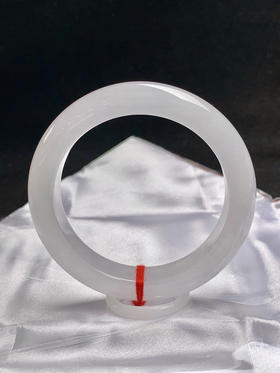 612742，56.3圈口，白冰正圈平安镯，纯净白月光，条形厚装，种老水足，干净