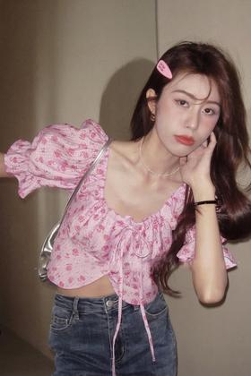 L.Fleuri 粉色碎花方领上衣 18099