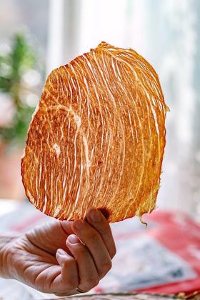 薄脆牛肉干，每一片都是大片，配料只有牛肉和盐，脆脆的，特别香，老人小孩也能随心吃👍 基地直邮