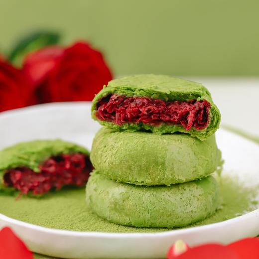 【美味零食丨食味的初相 玫瑰鲜花饼 50g*8枚*1/2盒 】精选优质食材制作，色泽鲜亮香味醇厚，层层起酥，饼皮蓬松内馅清新甜糯，咬一口满口花香，两种口味可选 商品图8