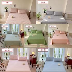 【四季家纺丨良品故事 老粗布凉席三件套】选用柔软细长的长绒棉为原料，高支高密，自然垂顺亲肤柔软，活性印染工艺，耐洗耐用，平整服帖不易起球，针脚细密做工用心，多色可选四季可用