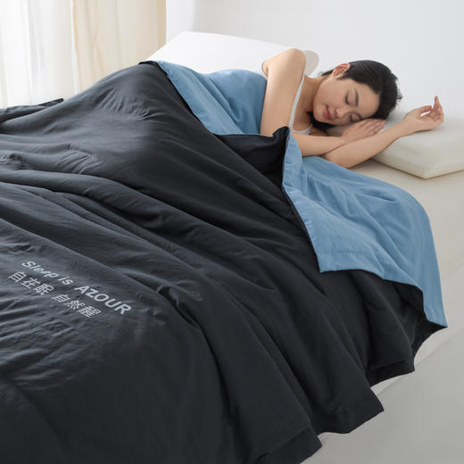 新款深睡Pro夏凉被，深睡控温，透气凉感面料、持续凉爽。告别闷热黏腻，整张可机洗，固定被芯 裸睡无忧。 商品图2