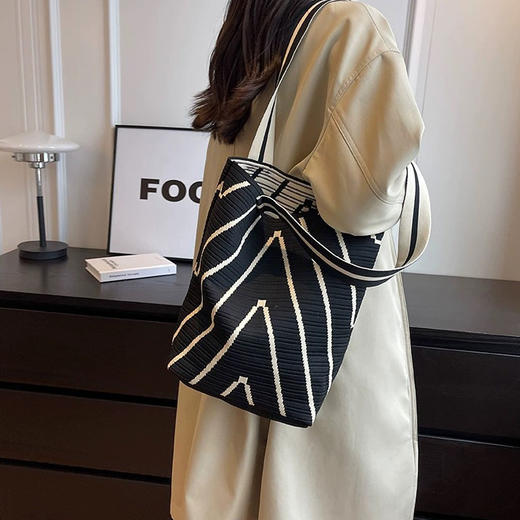 UYOKU 波浪纹针织单肩包 百搭大容量 手提通勤水桶女包 4色可选 商品图2