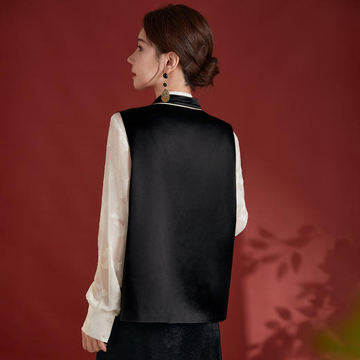 丁摩 春秋新中式国风盘扣刺绣马甲女高级感百搭醋酸马夹外套5ZF-8286 商品图3