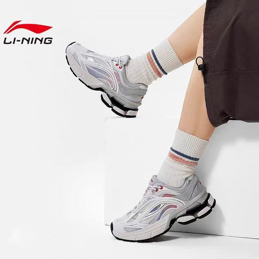 李宁极光 RENEW女子反光回弹经典休闲鞋AGCU044 商品图1