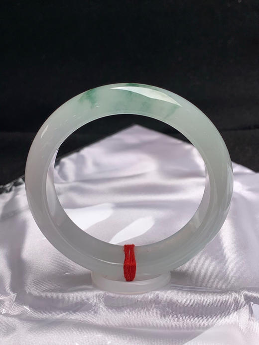 612739，55圈口，冰飘花正圈平安镯，白底飘蓝花，种水好，冰透有光 商品图0