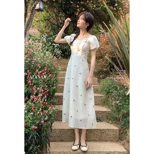 鹿向南「织梦花语」气质米杏色方口领连衣裙女2025夏显瘦A字长裙 商品图4