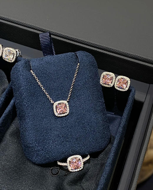 年后发！任意2件99元！品质很好！5A级锆石+铜镀18K真金【APM首饰超火合集】高级感爆棚❗️超闪密镶戒指，戒指叠戴天花板~项链+耳环+耳钉！✅精致又日常，璀璨闪耀 ✅不同场合穿搭都适用🉑 商品图7