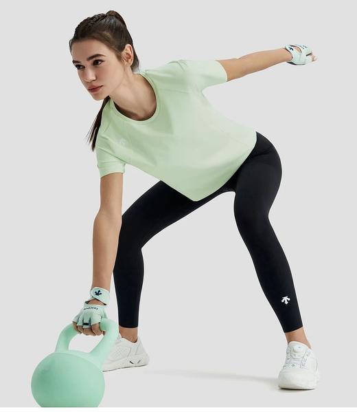 点此购买 迪桑特夏季女士经典TOUGH面料短袖针织衫T恤 bk 315962 商品图9