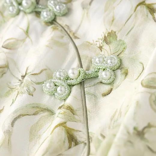 【高货wl】全新升级【铂金会员330/天猫439/差价109】(03923) 洛诗琳新品国风新中式改良天丝印花钉珠盘扣清冷感连衣裙 商品图5